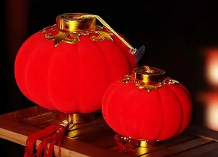 门口挂东西有什么讲究 2022年春节房屋大门挂什么招财