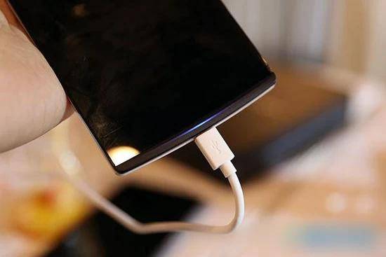 手机开不了机怎么办？ 手机开不了机是什么原因？