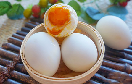 咸鸭蛋为什么要用酒 为什么会有油