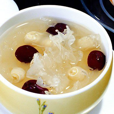 银耳汤加牛奶可以喝吗 可以和鸡蛋一起吃吗