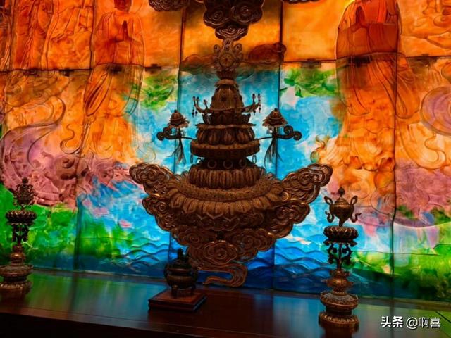佛教寺庙和道教道观有哪些别具一格，融合现代化风格的建筑？
