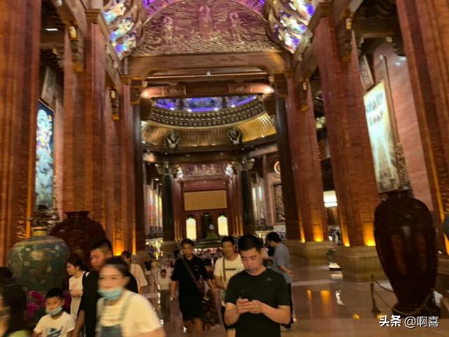 佛教寺庙和道教道观有哪些别具一格，融合现代化风格的建筑？