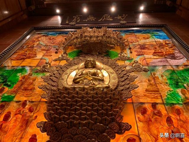 佛教寺庙和道教道观有哪些别具一格，融合现代化风格的建筑？