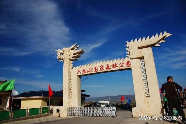 想去六盘山玩，从陕西走，哪条路线最便捷、景色最好？