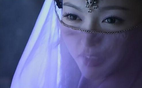 美瞳隐形眼镜的危害有哪些 蓝色美瞳电视剧