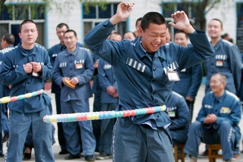 为什么不把监狱建在荒漠，让服刑人员栽树、搞绿化？