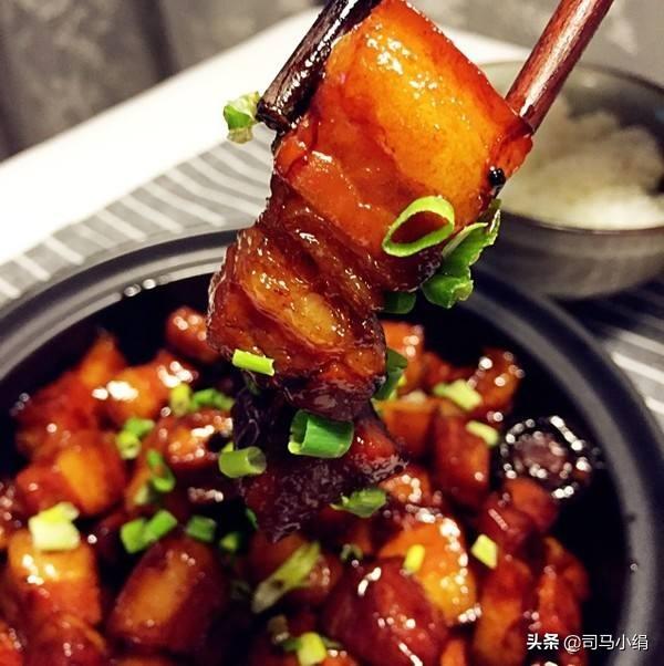 有饭店的厨师说饭店经常把客人吃剩的菜,再凑一盘卖给下一桌客人,你认为这是真的吗?
