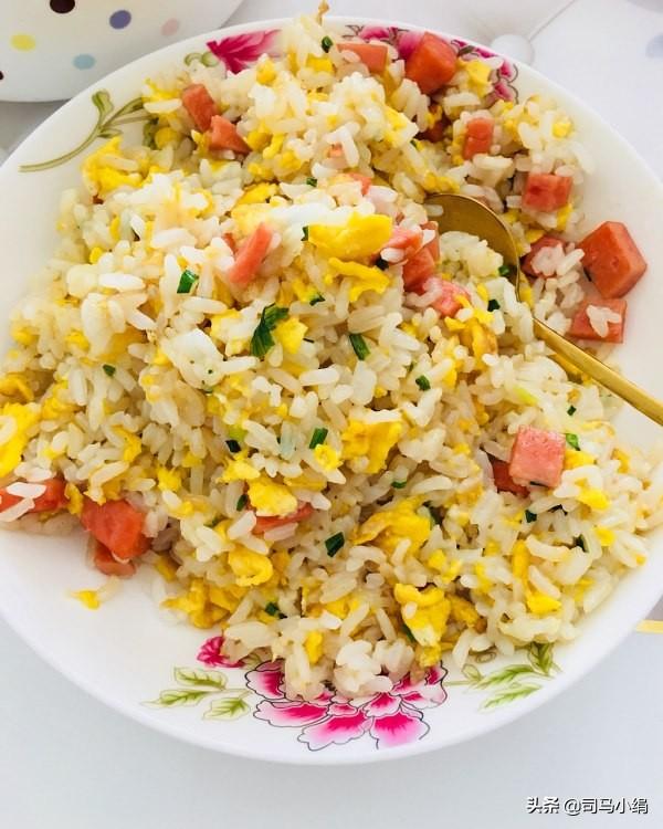 有饭店的厨师说饭店经常把客人吃剩的菜,再凑一盘卖给下一桌客人,你认为这是真的吗?