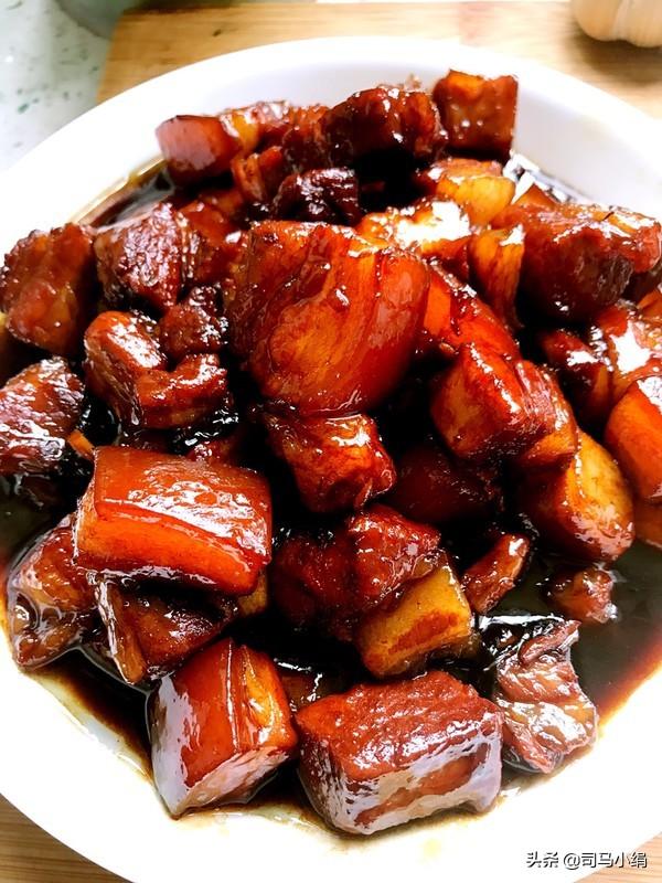 有饭店的厨师说饭店经常把客人吃剩的菜,再凑一盘卖给下一桌客人,你认为这是真的吗?