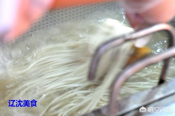 为什么面馆里的面汤不混浊,而自己家做的面,汤里面都是面粉?