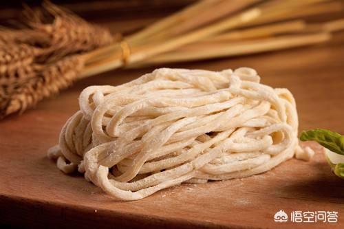 为什么面馆里的面汤不混浊,而自己家做的面,汤里面都是面粉?