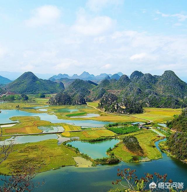 暑假想带孩子和老妈自驾游，老妈说要找凉快点的地方，七八月份哪里凉快些？