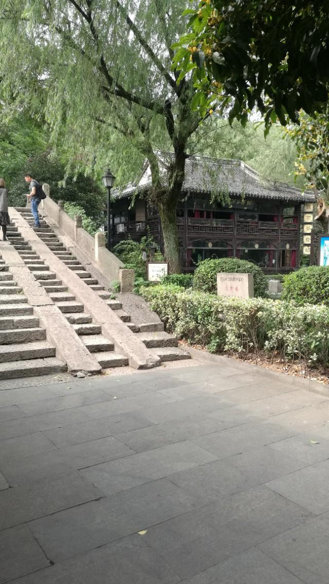 绍兴玩一两天有什么值得去的地方，有什么美食？