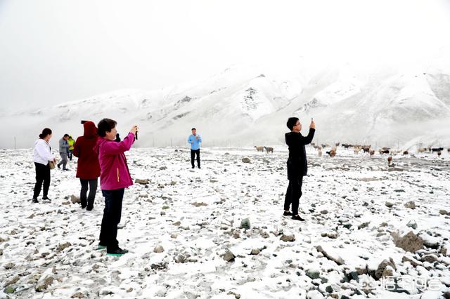 八月北疆自驾,也想走独库公路,想看雪山,能见到吗?