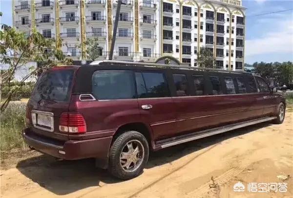 新手司机自驾游时轮胎扎了钉子,到底该如何应对?