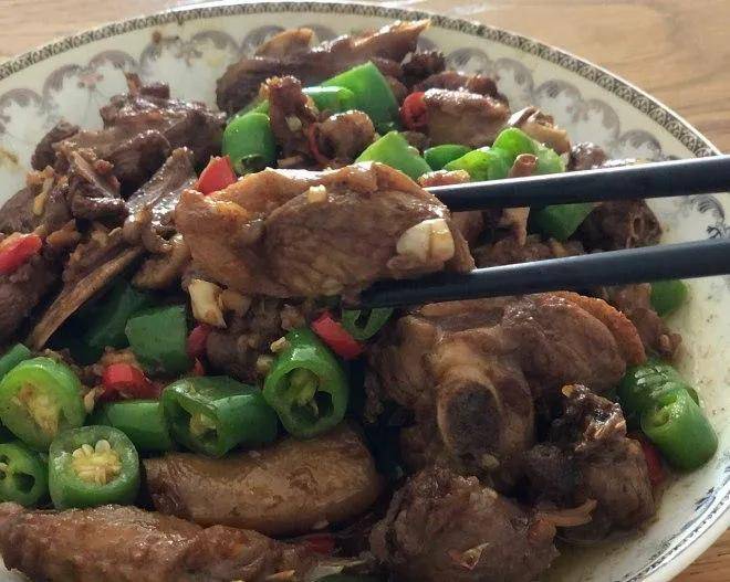 怎样炒鸭子又简单又好吃 鸭子怎么做