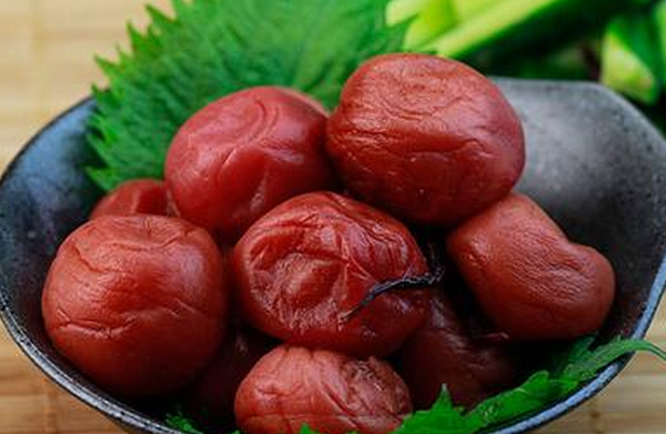 腌李子怎么做好吃 腌李子的做法教程