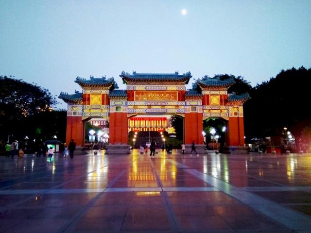 重庆旅游，有哪些地方比较好玩？