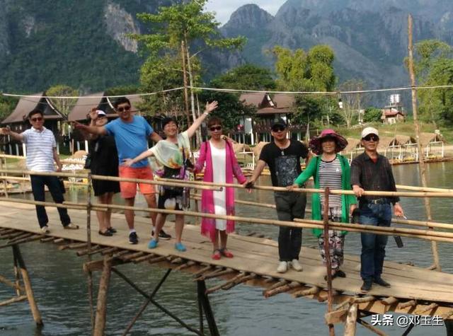 老人旅游，是夫妻两人好还是一群志同道合的朋友一起旅行好？