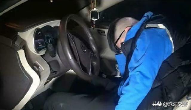 在车内睡觉会窒息死亡吗？车是熄火状态，窗户关闭的？