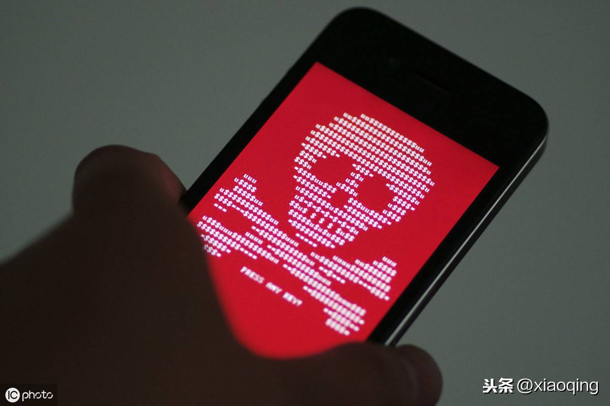 手机出现五颜六色的字然后重启了 手机中毒了怎么办
