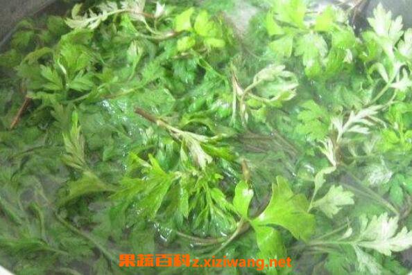 干艾叶熬水洗脸好处有哪些 干艾叶熬水洗脸的药用价值