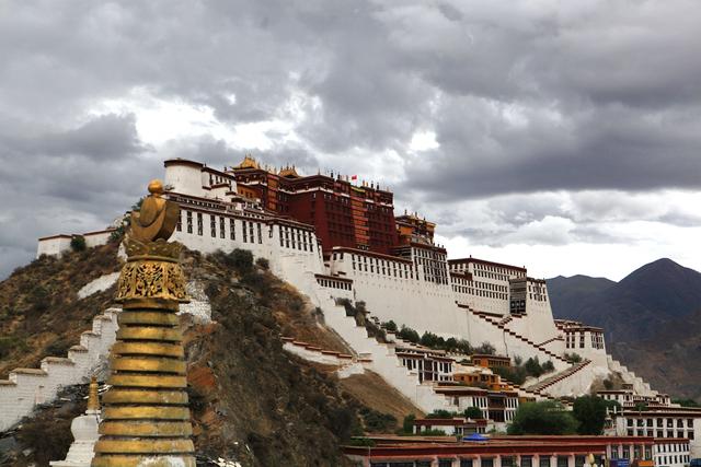 去西藏旅游，是报团还是自由行好？