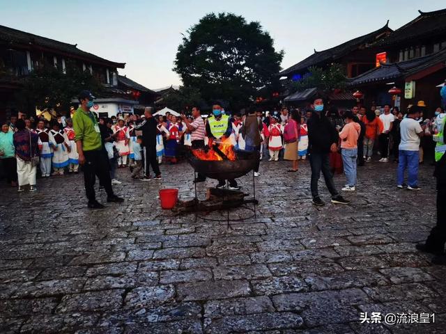 去昆明、大理和丽江是跟团好还是自己去好？