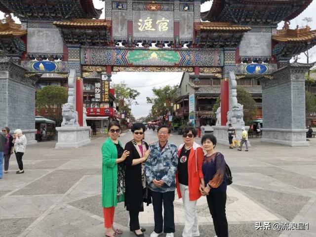 去昆明、大理和丽江是跟团好还是自己去好？