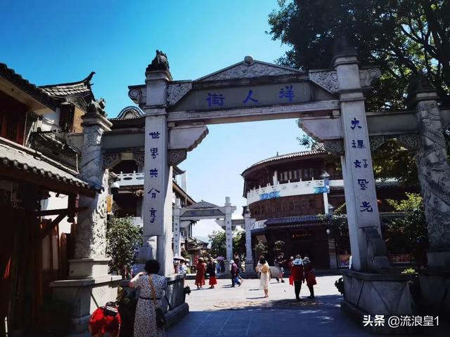 去昆明、大理和丽江是跟团好还是自己去好？