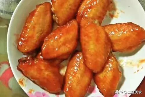 做鸡翅先腌制还是焯水?