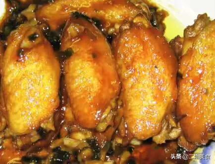 做鸡翅先腌制还是焯水?