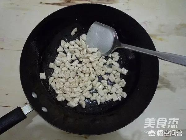鸡胸肉为什么容易煮老，变硬。没有鸡翅鸡腿软？