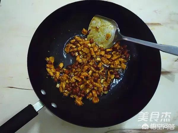 鸡胸肉为什么容易煮老，变硬。没有鸡翅鸡腿软？