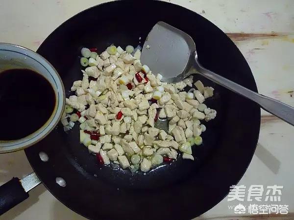 鸡胸肉为什么容易煮老，变硬。没有鸡翅鸡腿软？