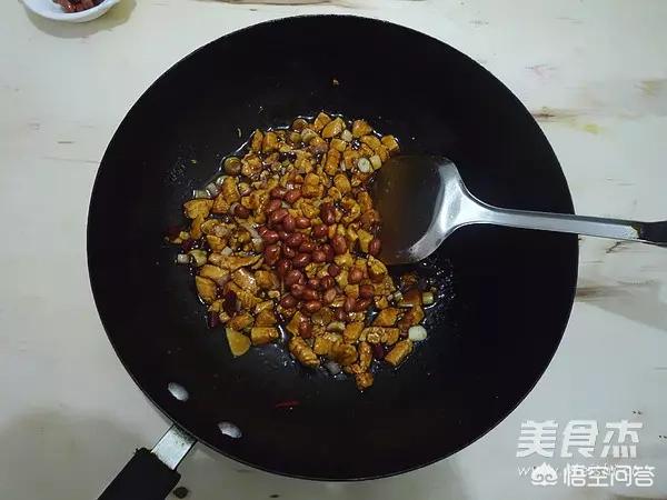 鸡胸肉为什么容易煮老，变硬。没有鸡翅鸡腿软？