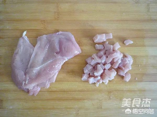 鸡胸肉为什么容易煮老，变硬。没有鸡翅鸡腿软？