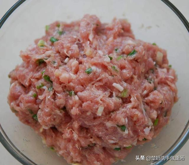 小笼汤包如何做拌馅?