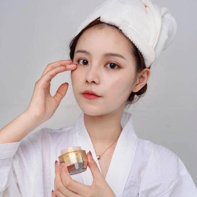 眼角细纹怎么去除最有效果 怎么去眼角细纹