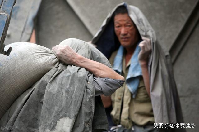 中国人普遍缺乏蛋白质摄入为什么民工每天主要吃碳水身体还很结实？