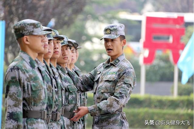 普通人跑步容易得的跑步膝,为什么军人却很少?