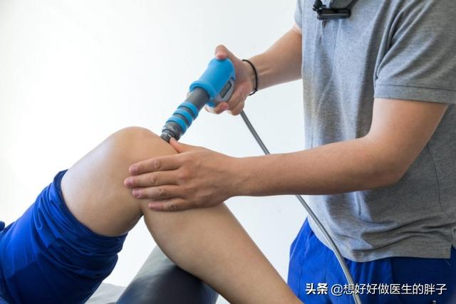 普通人跑步容易得的跑步膝,为什么军人却很少?
