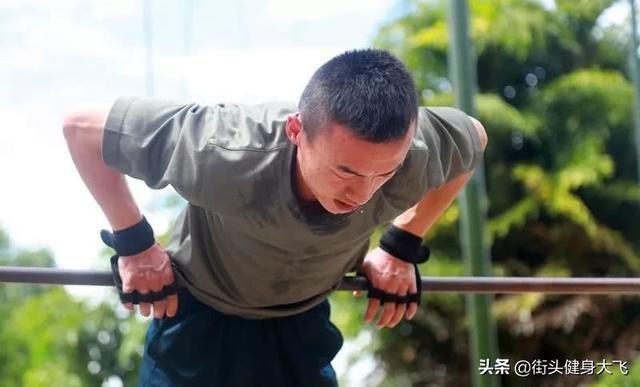 普通人跑步容易得的跑步膝,为什么军人却很少?