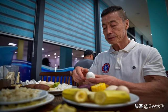 那些健身的人老了之后会是什么样?