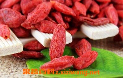 长期用枸杞泡水喝有什么好处和坏处