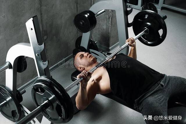 俯卧撑怎样练胸肌最快最有效 胸肌怎么练最快