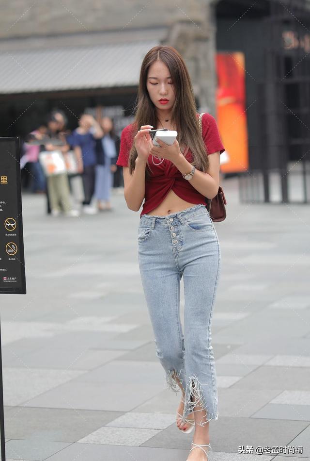 酒红色如何配色最显气质？