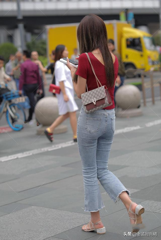 酒红色如何配色最显气质？
