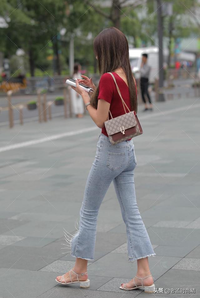 酒红色如何配色最显气质？