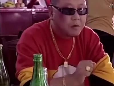 男士佩戴金链子,手链,土不土?
